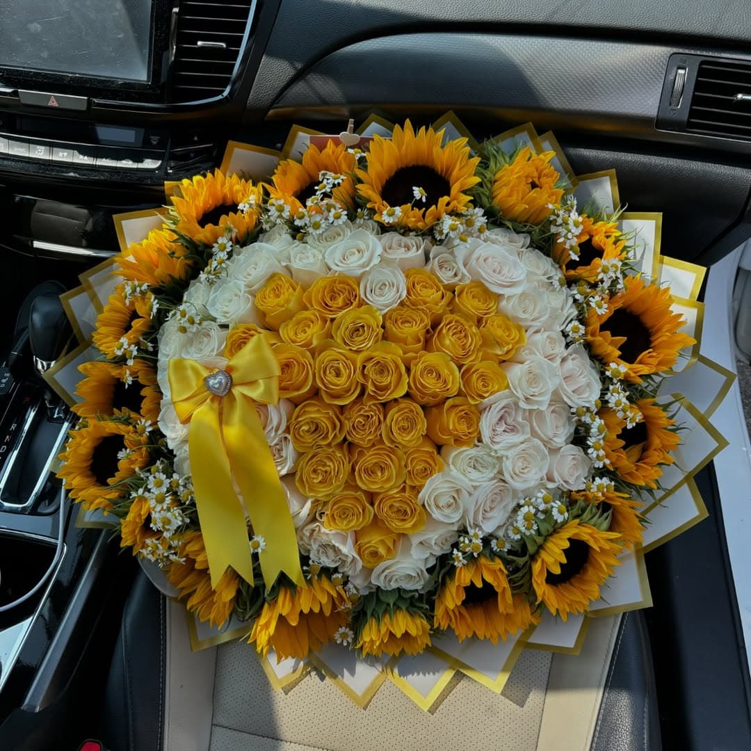 White and cream bouquet by Bouquets by Naomy