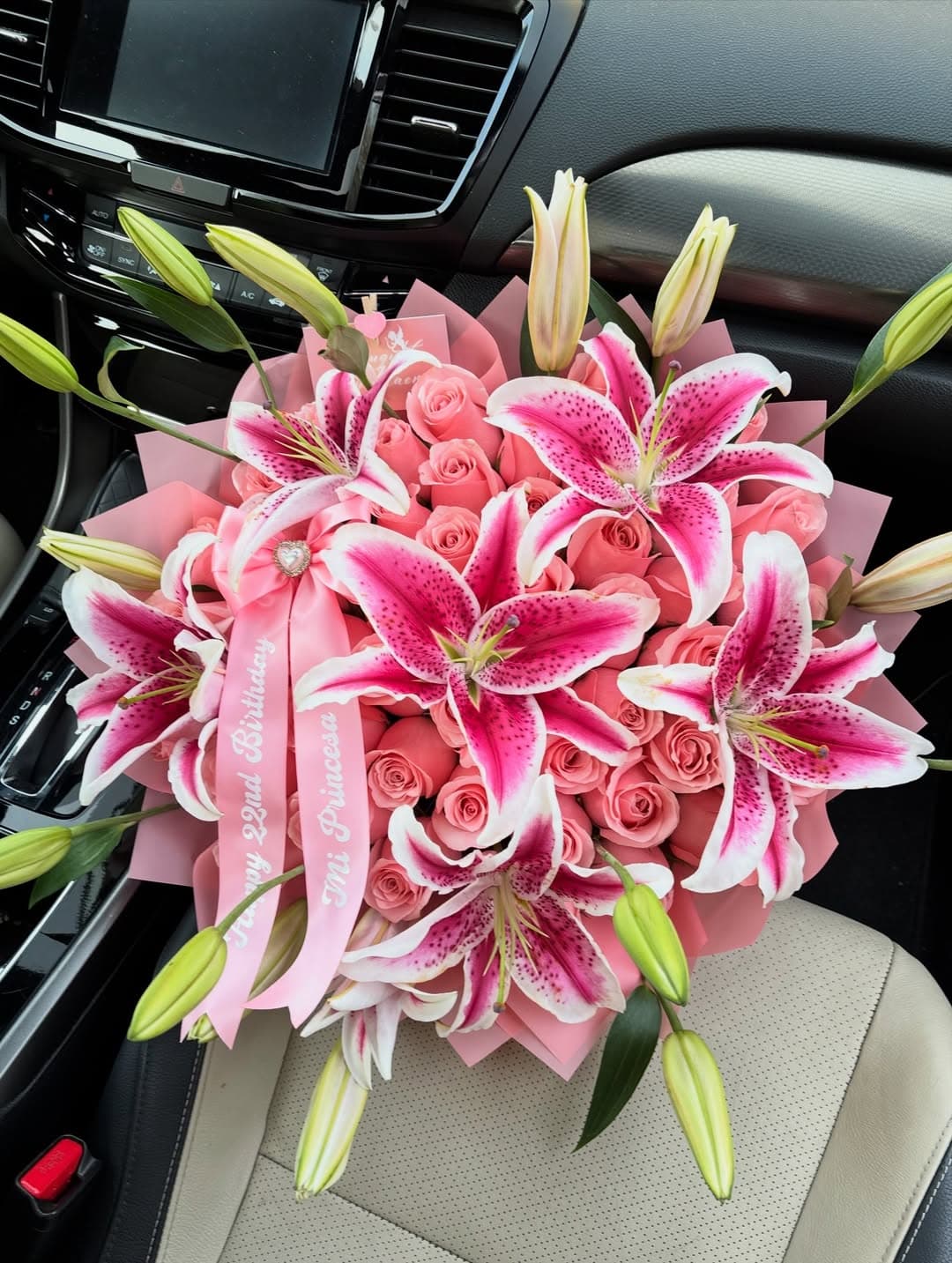 Ombré floral design by Bouquets by Naomy