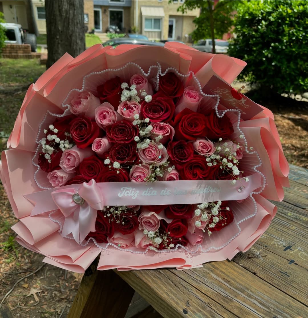 Seasonal floral collection by Bouquets by Naomy